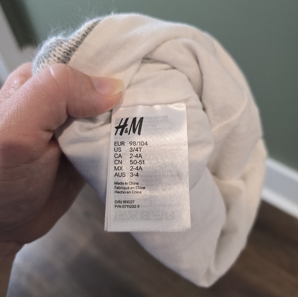 H&M Winter Baby Knitted Hats Striped Ball Beanie Toddler Kids 3/4T sz - Picture 7 of 8